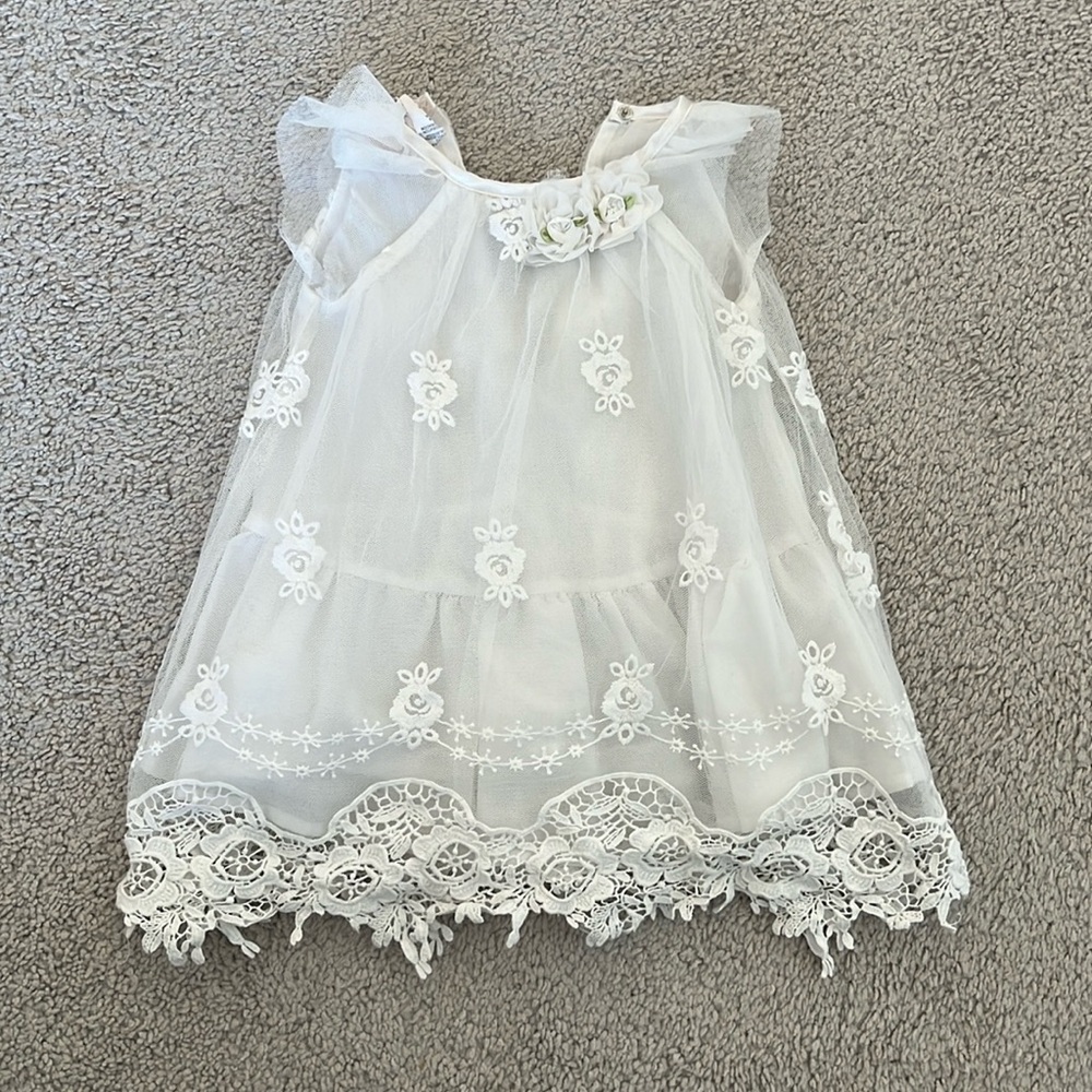 Baby girl white dress with flower details